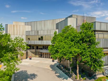 建筑位于卡尔加里6815-8th Street NE, Suite 290 1