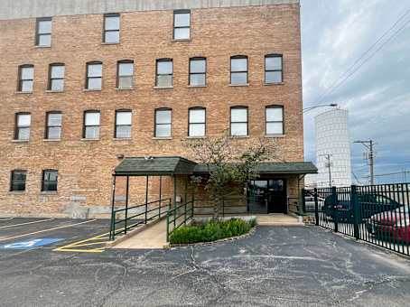建筑位于Chicago1918 N. Mendell Street, Suite 200 1