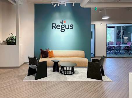 建筑位于Temecula41877 Enterprise Circle N., Suite 200 1