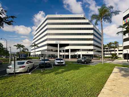 建筑位于North Miami11900 Biscayne Blvd 1