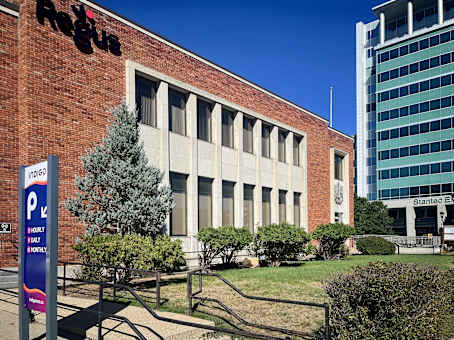 建筑位于Red Deer4909 50 Street, Suite 200 1
