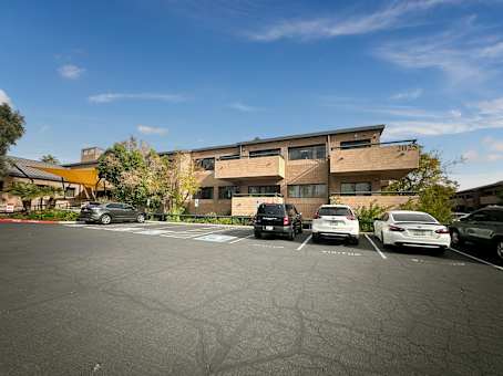建筑位于Phoenix2025 N 3rd St, Suite B300 1