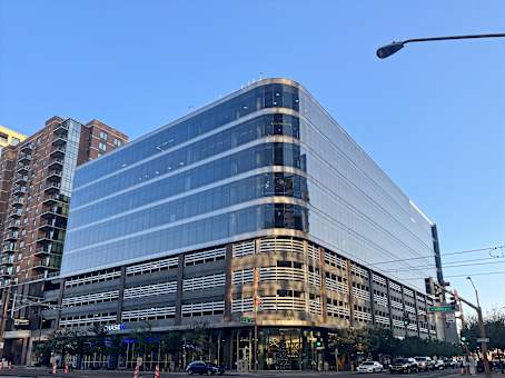 建筑位于Phoenix101 East Washington Street, Suite 800 1