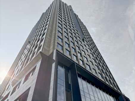 建筑位于南京市龙蟠中路233号锦创中心17、18层, 秦淮区 1