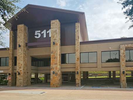 建筑位于College Station511 University Dr E, Suite 210 1