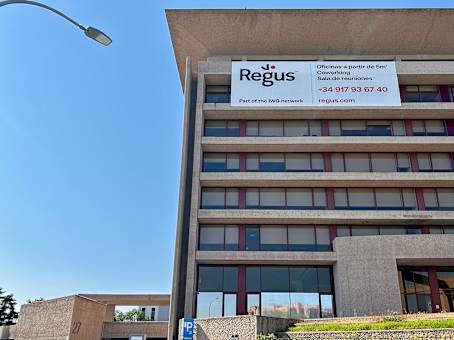 建筑位于MadridC. de Medina de Pomar 27, Barajas 1