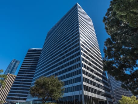 Building at 10100 Santa Monica Boulevard, Suite 300 in Century City 1