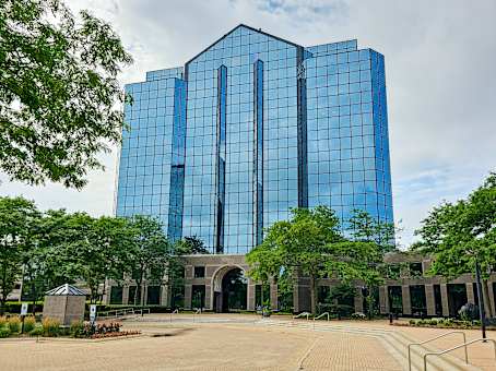 建筑位于Buffalo Grove2150 E. Lake Cook Road, 9th Floor 1
