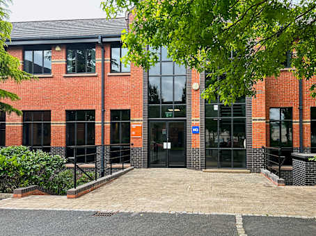 建筑位于BelfastWeavers Court Business Park, Linfield Road, Weavers Court 1
