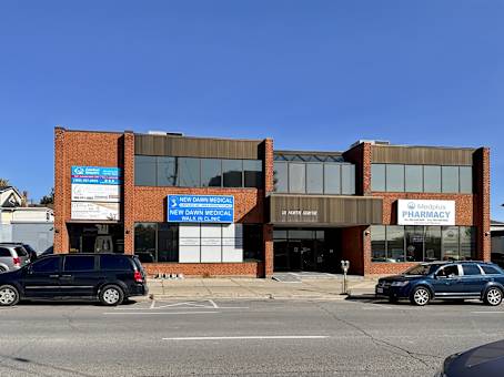 建筑位于Oshawa111 Simcoe Street N, Suite 206 1