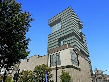 建筑位于杭州市经潭路与严家路交叉口 11 楼, 上城区 1