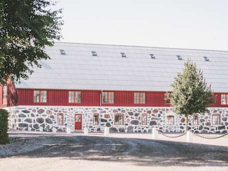 建筑位于TagarpLoarp Gardskontoret, Loarp Gard 127, Ground, first and second floors 1