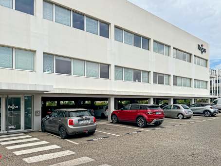 建筑位于Marignane1 Rue Jacqueline Auriol 1