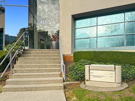 建筑位于本拿比200A-4185 Still Creek Dr 1